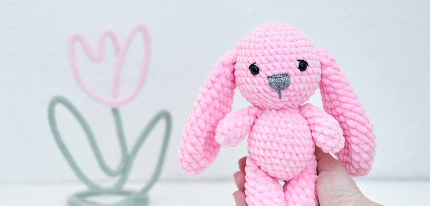 Horgolt rózsaszín pihe-puha nyuszi
