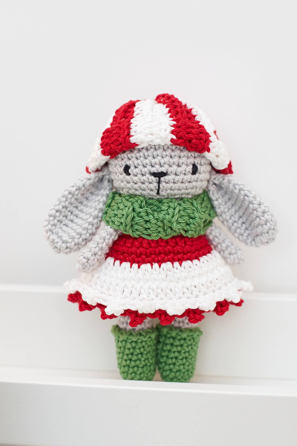 ZsebAmara - horgolt MINI nyuszi marokfigura lógó fülekkel, öltöztethető