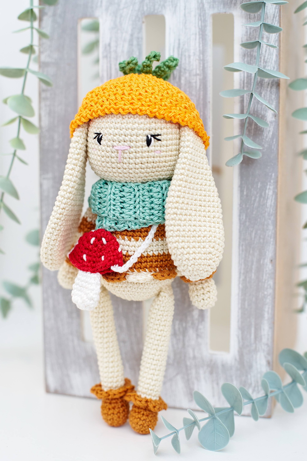 Őszi öltözetes horgolt nyuszi AJÁNDÉK gomba könyvjelzővel